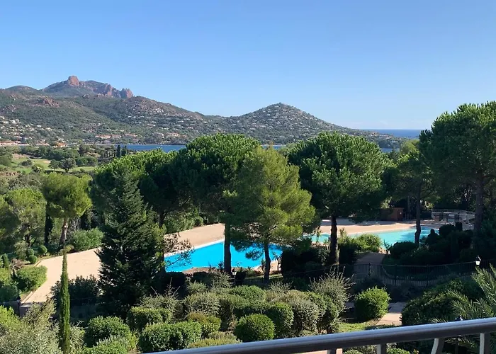 Saint Raphael, Cap Esterel Le Hameau. Vue Mer